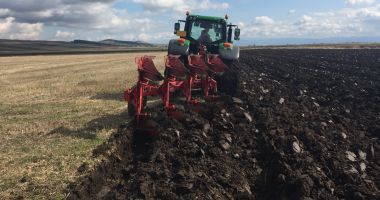 Stire din Economie : Sumele restante pentru fermieri vor intra la plată