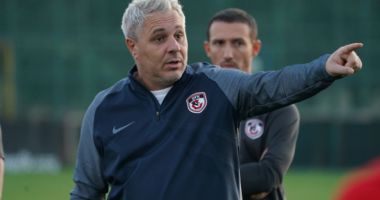 Stire din Sport : Șumudică, intrat în vizorul conducerii CFR-ului? ”Noi vrem performanță, nu vrem circ”