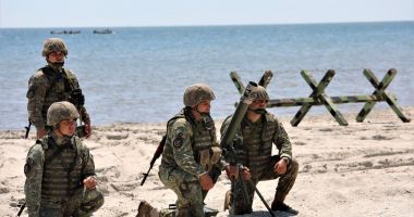 Infanteriștii marini, în ofensivă pentru distrugerea unui depozit de armament - 2