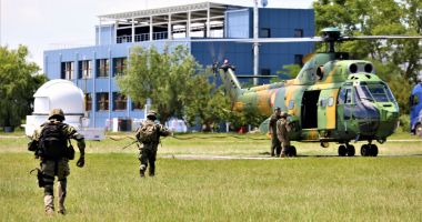 Infanteriștii marini, în ofensivă pentru distrugerea unui depozit de armament - 3
