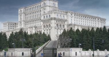 Stire din Politică-Administrație : Palatul Parlamentului, gazdă pentru Summitul Regional de Securitate Cibernetică