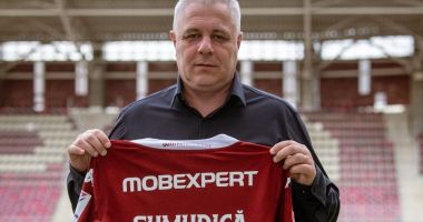 Stire din Sport : Marius Şumudică, prezentat oficial ca nou antrenor al echipei Rapid Bucureşti