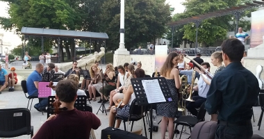 Orchestra Bigg Dimm a’Band concertează la iarbă verde - 2