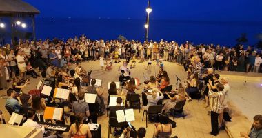 Stire din Cultură-Educație : Zeci de piese celebre vor delecta publicul la „Sunset Sea-mphony”