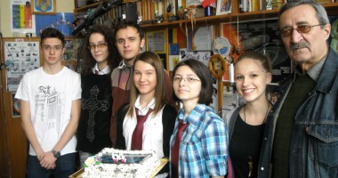 Stire din Cultură-Educație : "Suntem mândri că este profesorul nostru!"