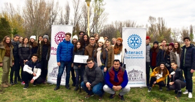 Stire din Social : "Sunt în cușcă, scoate-mă de aici!"