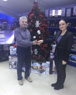 Stire din Social : Super-cadou din partea Tonis Trade! Un client a câștigat o Dacie Logan
