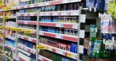 Prinși în timp ce încercau sa fure din hypermarket