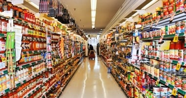 DSV. Controale și tone de alimente confiscate din magazine și supermarketuri