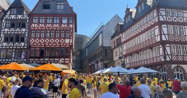 Atmosferă de senzație pe străzile din Frankfurt! Fanii români fac spectacol, înaintea meciului cu Slovacia - 2