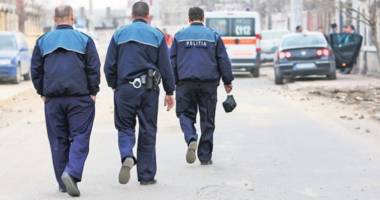 Stire din Eveniment : Sute de persoane supravegheate de polițiști