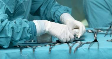 Stire din Eveniment : Ce au decis procurorii în cazul medicului care și-a înjunghiat colegul cu bisturiul, în sala de operații