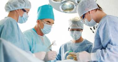 Premieră mondială: transplant de ficat între doi pacienți infectați cu HIV