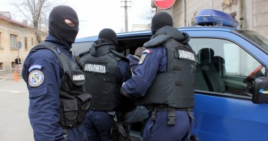 Surprinși  cu bunuri "împrumutate" de prin vecini