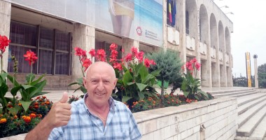 Stire din Cultură-Educație : Surprize de proporții pe scena Casei de Cultură din Constanța