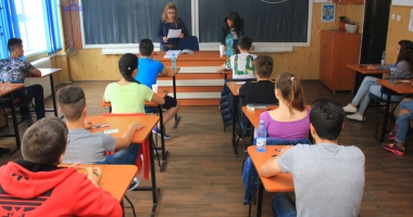 Stire din Cultură-Educație : Surprize-surprize la Evaluarea Națională. Ce se întâmplă cu lucrările elevilor