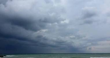 Stire din Social : Cod galben de ploi, la Constanța. Norii au făcut spectacol la Eforie