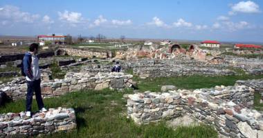 Stire din Eveniment : Galerie FOTO. Comorile Dobrogei, dispărute fără urmă. Ce s-a furat din siturile arheologice