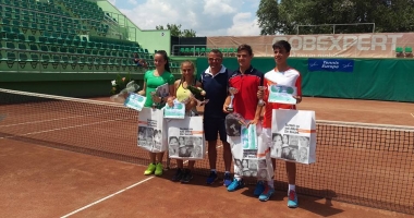 Stire din Sport : Constănțenii Carmen-Roxana Manu și Ștefan Paloși, campionii turneului de la TC Idu