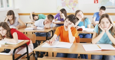 Stire din Cultură-Educație : Elevii constănțeni, mândri de "opera" lor. Ce vor spune profesorii despre Statut
