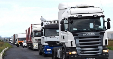 Stire din Eveniment : Transportatorii au ajuns la capătul răbdării și ies în stradă. "Să nu vă mirați de măgării!"