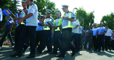 Stire din Eveniment : Polițiștii au ajuns la limita răbdării și vor ieși în stradă. "Metoda de calcul a salariului reprezintă o enigmă pentru noi"