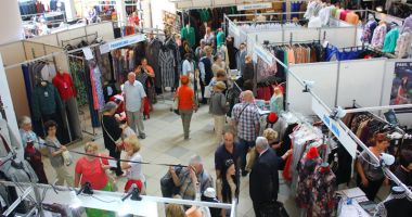 Stire din Economie : Domnilor, pregătiți portofelul! S-a deschis Târgul Național de Îmbrăcăminte - Încălțăminte TINIMTEX
