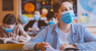 Stire din Cultură-Educație : Primul an şcolar fără teze semestriale. „Vor fi înlocuite cu evaluare sumativă”