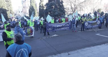 De ce protestează sindicatele? „Vrem să avem un trai decent! Nu vrem să ne îmbuibăm!”
