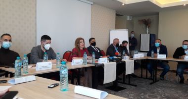 Stire din Economie : Reprezentanţii RESTO se simt nedreptăţiţi. „Vom cere să fim scoşi din incidenţa de 3 la mie”