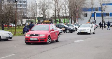 Stire din Eveniment : Examenele pentru obținerea permiselor auto se susțin cu „viteza melcului”!