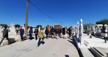 Stire din Social : Cimitirele din Constanța, luate cu asalt de Paştele Blajinilor