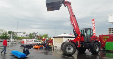 Stire din Economie : Fermierii dobrogeni, aşteptaţi la târgul de utilaje ExpoAgroUtil. „Ne era dor de o asemenea expoziţie”