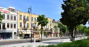 Stire din Social : Promenadă în Constanța! Bulevardul Tomis, pietonal în week-end, de la Miga la Lupoaică