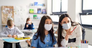 Stire din Cultură-Educație : De la bune intenții la SF. Despre corectarea digitală a lucrărilor de examen și deficitul de profesori calificați