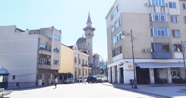 Moscheea „Carol” îşi strigă durerea! Infiltraţiile degradează monumentul de arhitectură