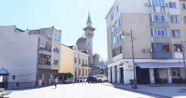 Stire din Social : Moscheea „Carol” îşi strigă durerea! Infiltraţiile degradează monumentul de arhitectură