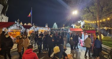 S-a deschis Târgul de Crăciun, la Constanţa. Patinoar gratuit şi multe luminiţe - 3