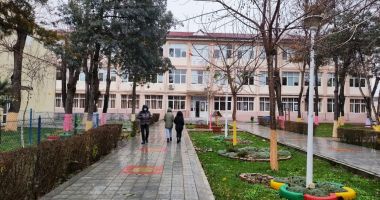Stire din Cultură-Educație : Cine rezolvă problema? Naveta elevilor a devenit un lux pentru primăriile comunale