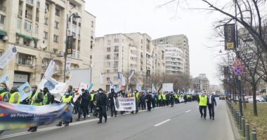 Stire din Eveniment : Protest de amploare. „Doar la grevă se reacționează. Se va ajunge la blocarea activității Poliției!”