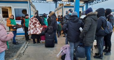 Stire din Social : Lacrimile unei naţiuni. Drama refugiaţilor de la Isaccea, descrisă în imagini de coşmar