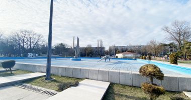 Stire din Social : Fântânile arteziene, goale şi nefuncţionale. "Poate până la vară le pornesc!"