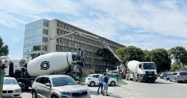 Stire din Social : S-a turnat placa pentru fundaţie. Lucrările la ambulatoriul Spitalului Municipal Mangalia avansează