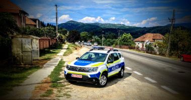 Stire din Eveniment : Mașini de poliție noi-nouțe, promise pentru 2023. „De ce nu vin echipate cu separatoare?”