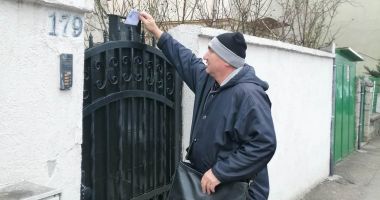 Stire din Social : Pe viscol sau pe ploaie, dar cu banii altora în buzunare! Poştaşii vor salarii mai mari!
