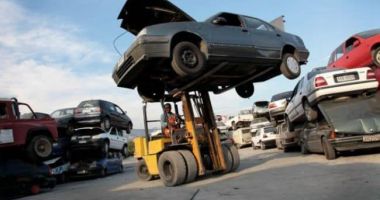Stire din Social : Criterii obligatorii pentru a obține stimulentul de 3.000 de lei, prin Programul de casare a vehiculelor uzate