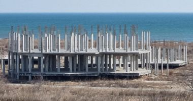 Stire din Politică-Administrație : Construcţia de pe Plaja Corbu rezistă! "Sper ca DNA să îşi facă treaba!"