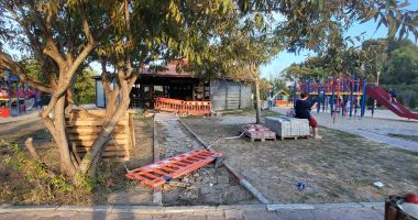 Stire din Social : Ţara Piticilor din Parcul Tăbăcărie, şubrezită de trecerea timpului. "Copiii au ieşit de acolo plângând"