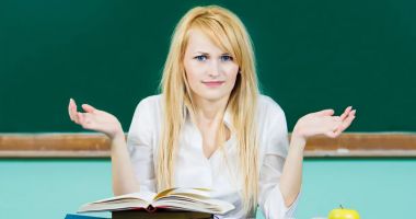 Stire din Cultură-Educație : Viitoarele salarii ale directorilor învrăjbesc profesorii. "Nu credeți că diferența este cam mare?"