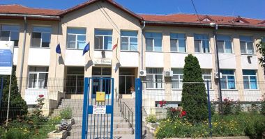 Stire din Cultură-Educație : Restricționarea accesului la sala de sport a Centrului "Albatros" revoltă părinții